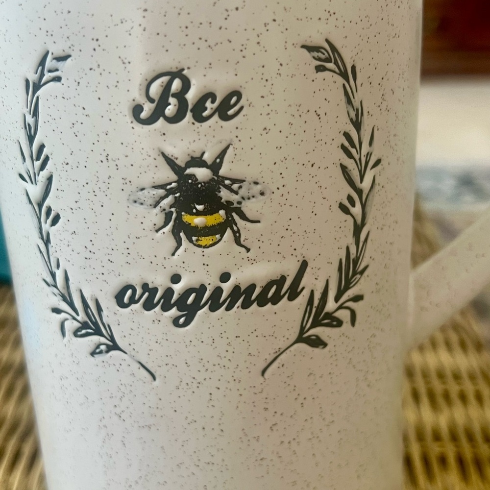 Bee Original Pitcher - Picture 2 of 4